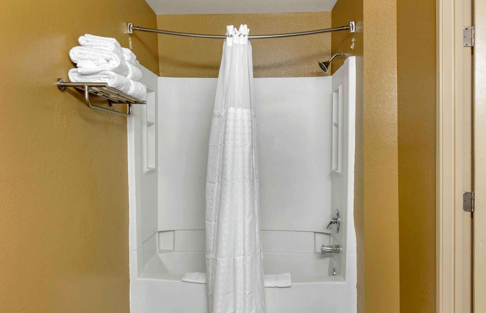 Extended Stay America Select Suites - Greensboro - Wendover Ave - Big Tree Way Exterior foto