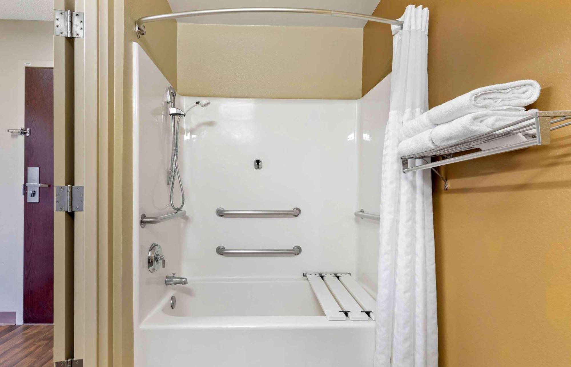Extended Stay America Select Suites - Greensboro - Wendover Ave - Big Tree Way Exterior foto