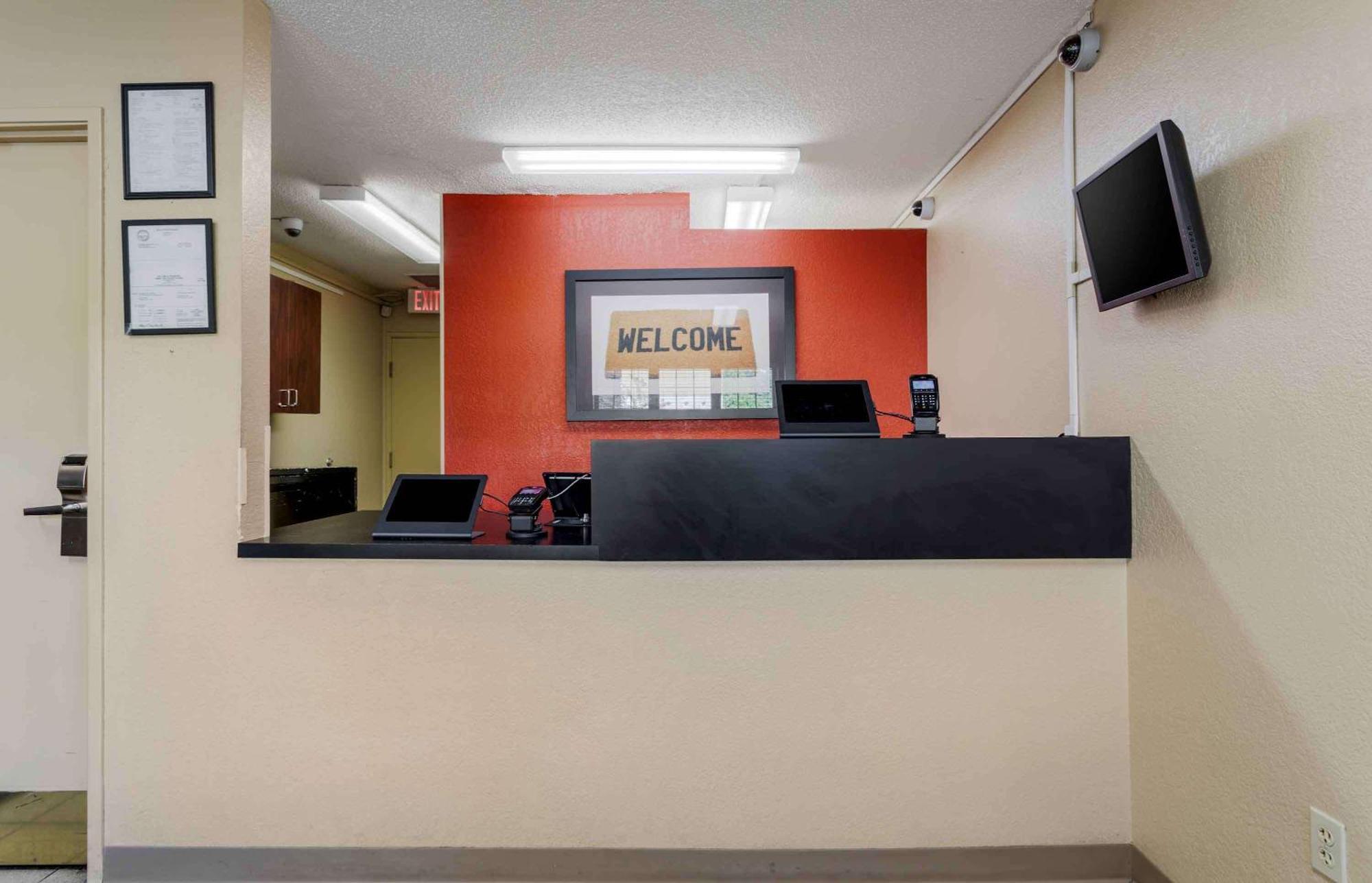 Extended Stay America Select Suites - Greensboro - Wendover Ave - Big Tree Way Exterior foto