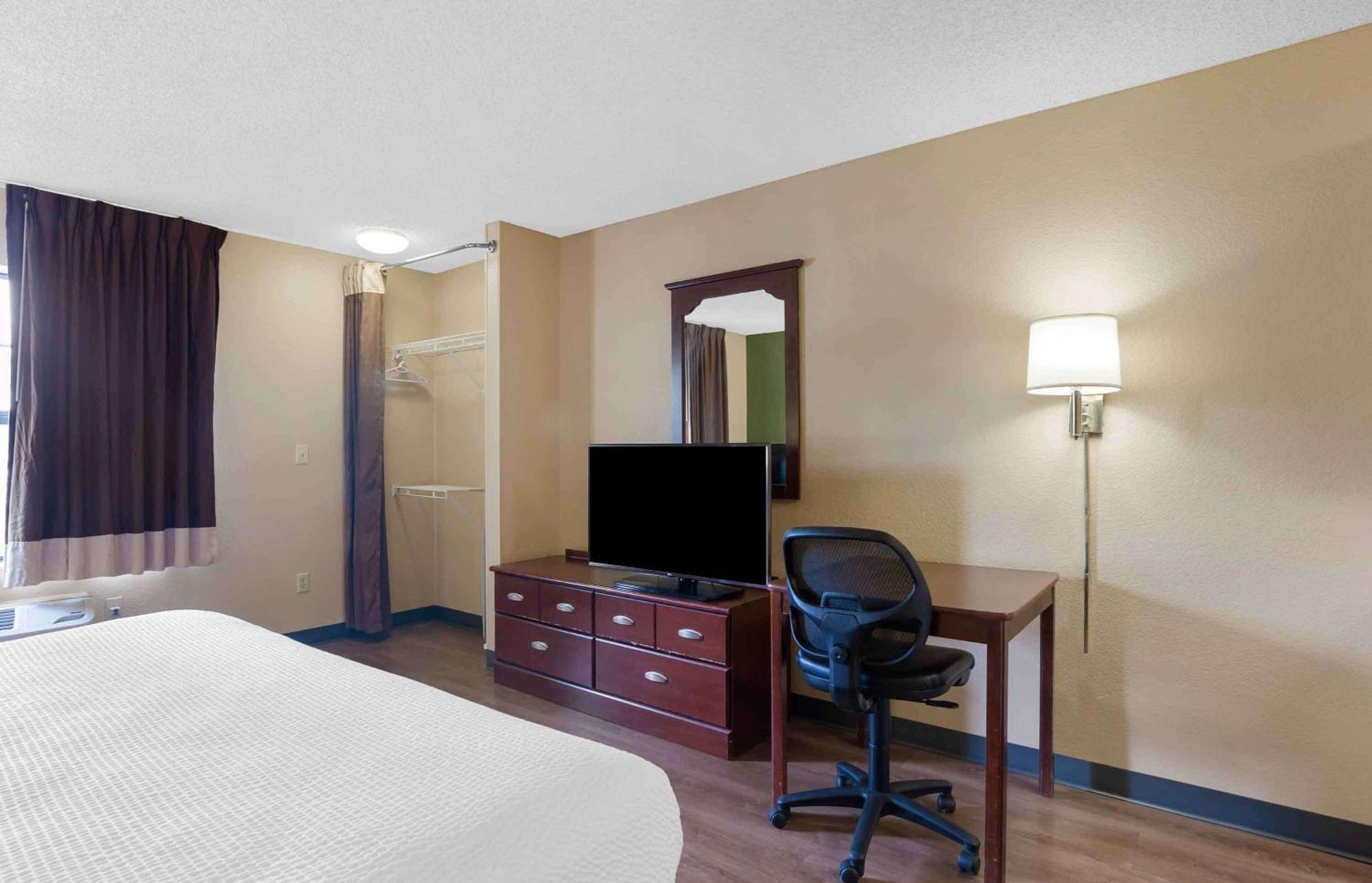 Extended Stay America Select Suites - Greensboro - Wendover Ave - Big Tree Way Exterior foto