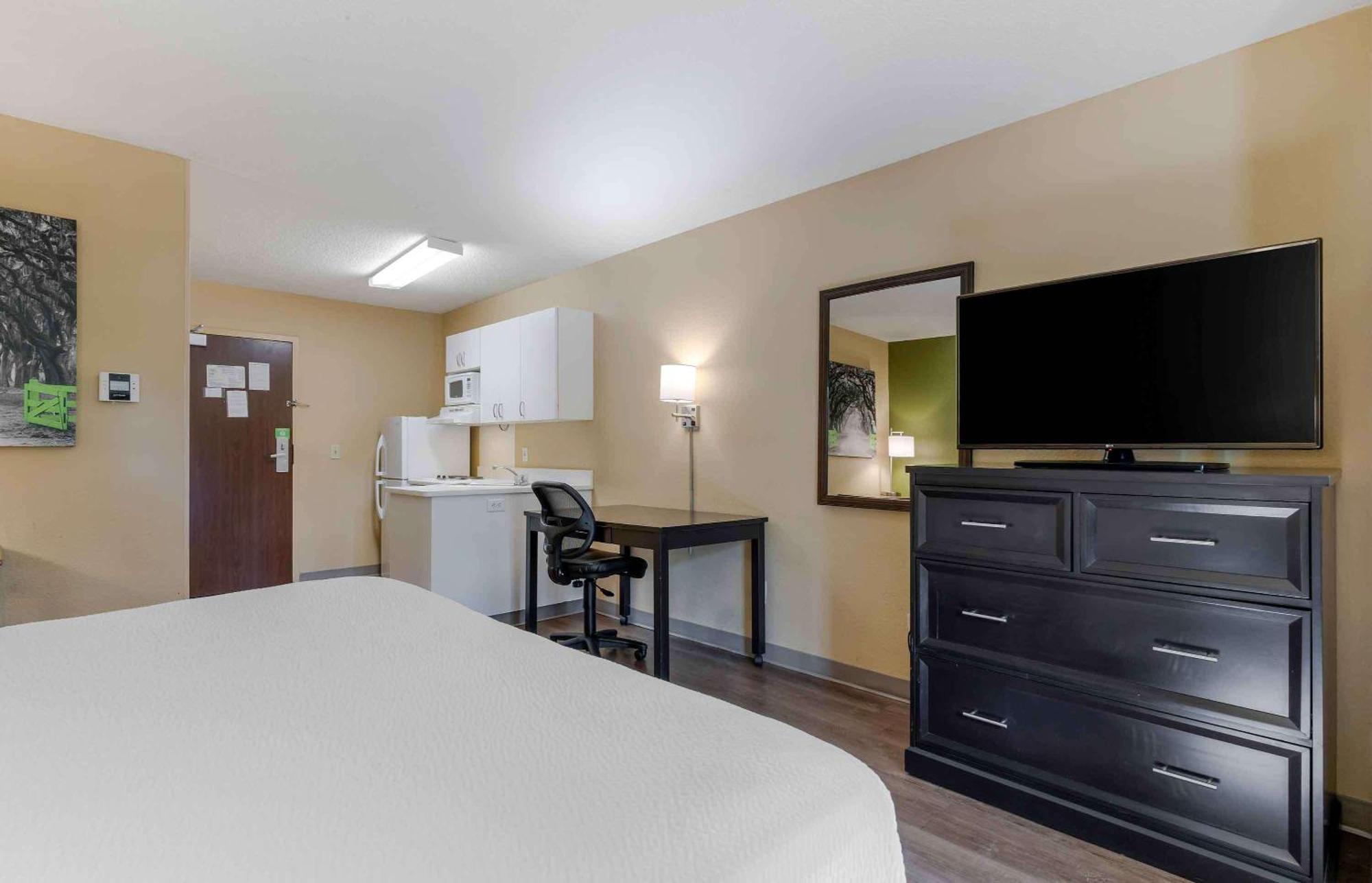 Extended Stay America Select Suites - Greensboro - Wendover Ave - Big Tree Way Exterior foto