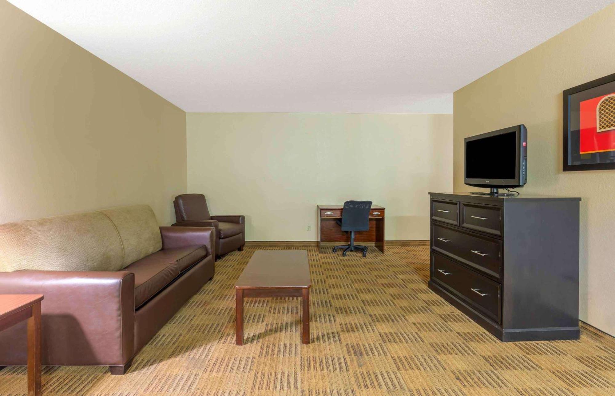 Extended Stay America Select Suites - Greensboro - Wendover Ave - Big Tree Way Exterior foto