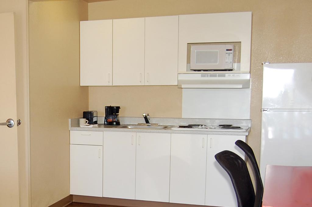Extended Stay America Select Suites - Greensboro - Wendover Ave - Big Tree Way Exterior foto