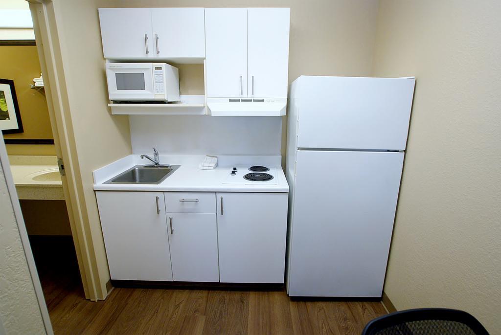 Extended Stay America Select Suites - Greensboro - Wendover Ave - Big Tree Way Exterior foto