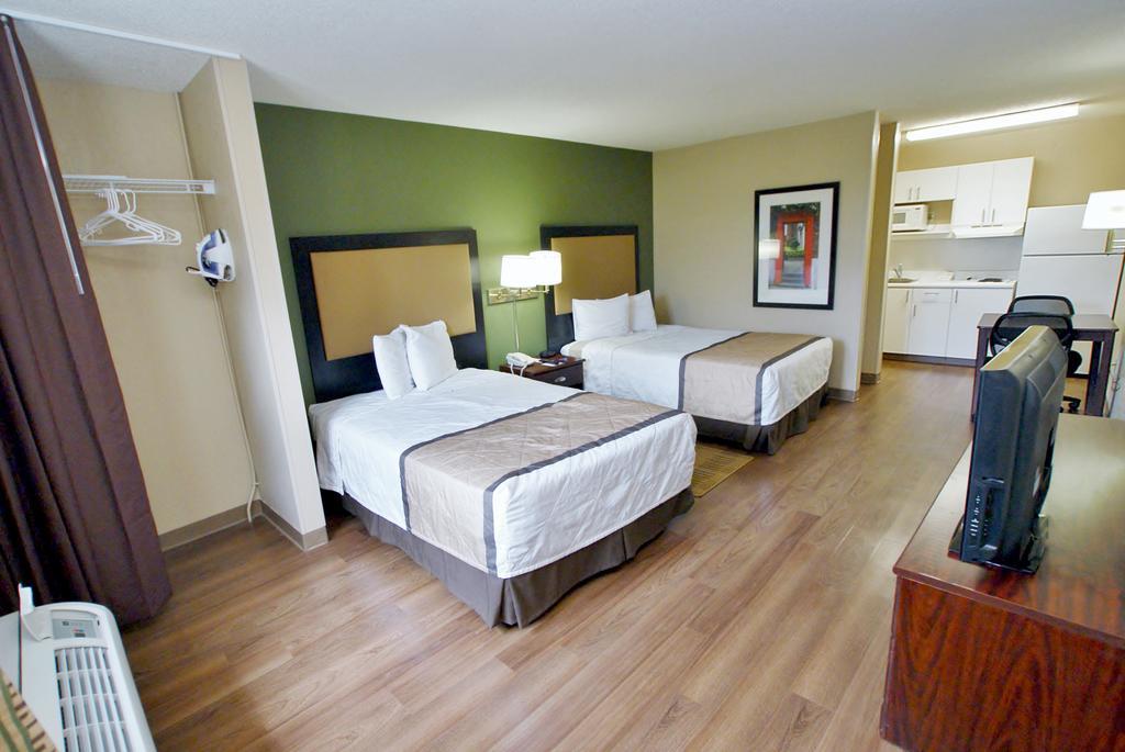 Extended Stay America Select Suites - Greensboro - Wendover Ave - Big Tree Way Exterior foto