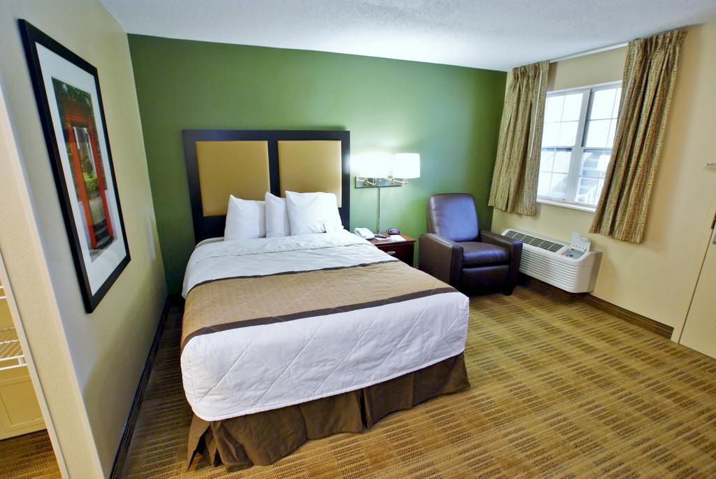 Extended Stay America Select Suites - Greensboro - Wendover Ave - Big Tree Way Exterior foto