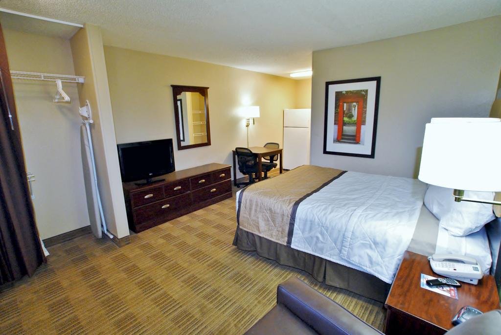 Extended Stay America Select Suites - Greensboro - Wendover Ave - Big Tree Way Exterior foto