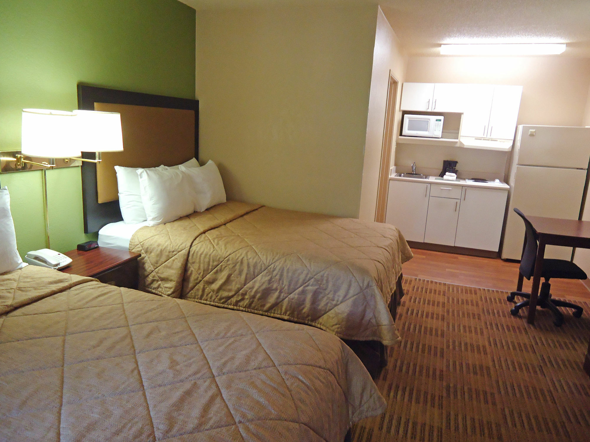 Extended Stay America Select Suites - Greensboro - Wendover Ave - Big Tree Way Exterior foto